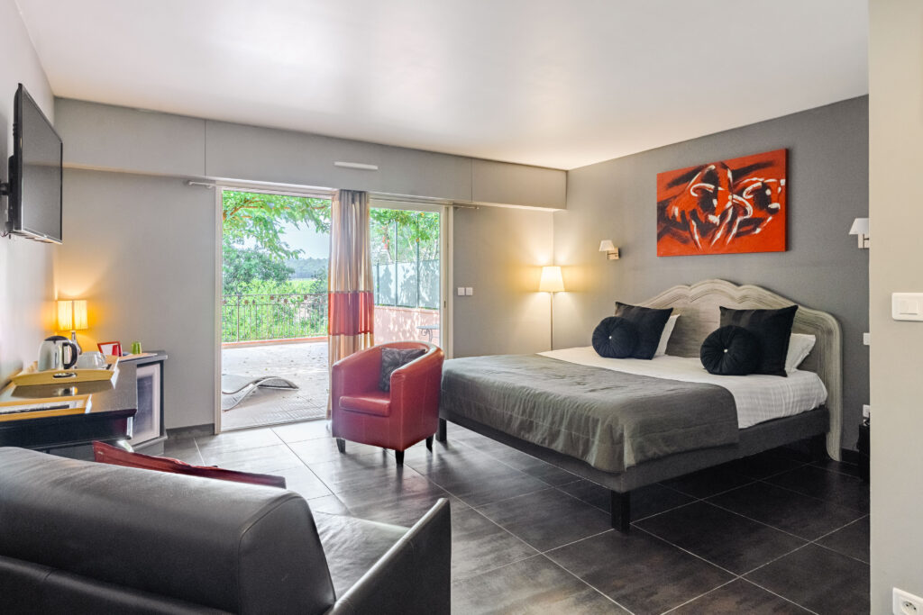 barnes hotel le lingousto 934 av eugenie et henri majastre cuers 14